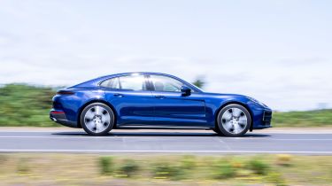 Porsche Panamera facelift side panning