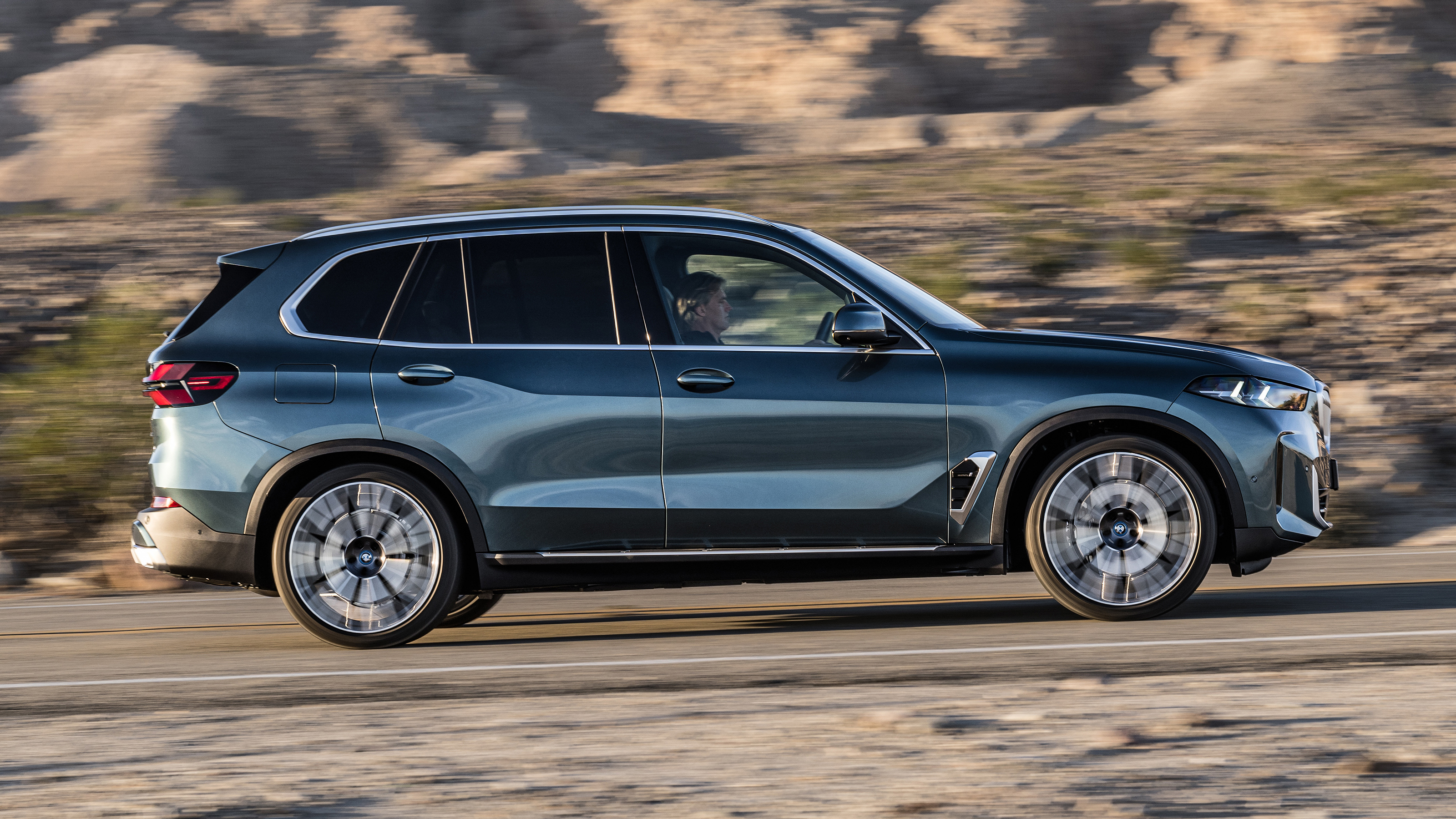 BMW X5 SUV - Engines, drive & performance 2024