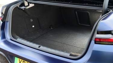 BMW i7 boot