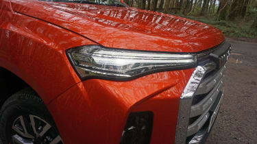 Maxus T90 EV pickup headlights