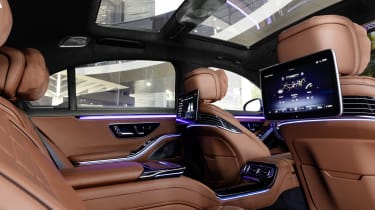 2020 Mercedes S-Class - rear seat infotainment 