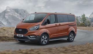Ford Tourneo Custom Active driving