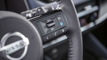 New Nissan Qashqai steering wheel buttons