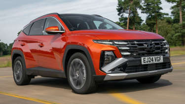 Hyundai Tucson front quarter low angle