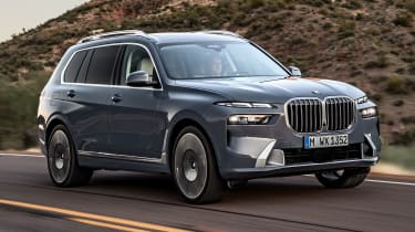 BMW X7 facelift driving - front