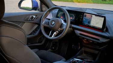 BMW 1 Series facelift interior side