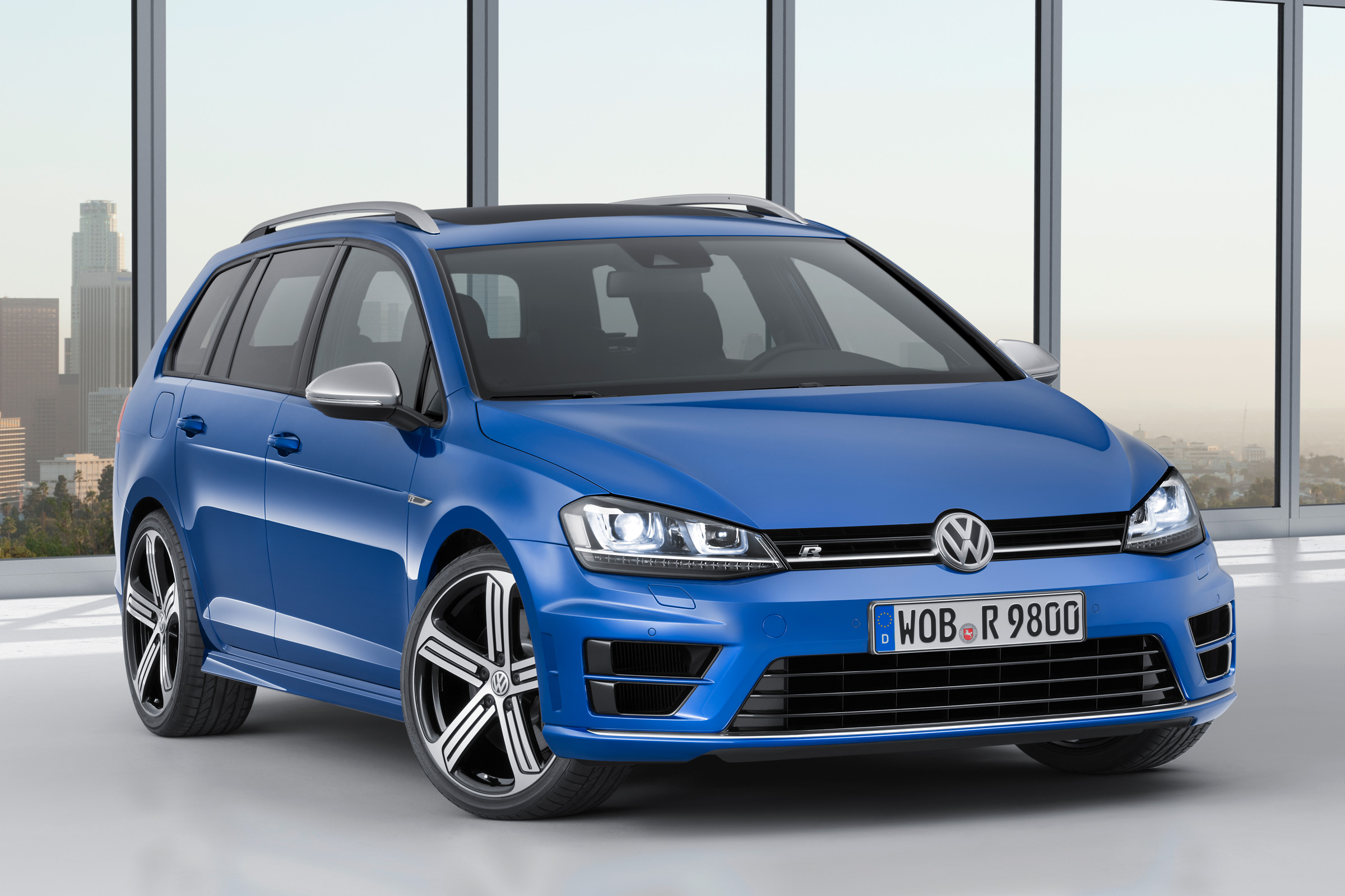 Volkswagen Golf R estate | Carbuyer