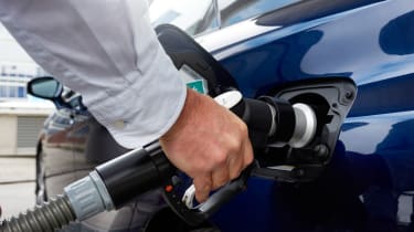 Filling the car with hydrogen is no harder than filling with petrol or diesel