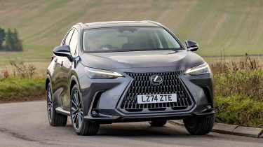 Lexus NX 2024 cornering