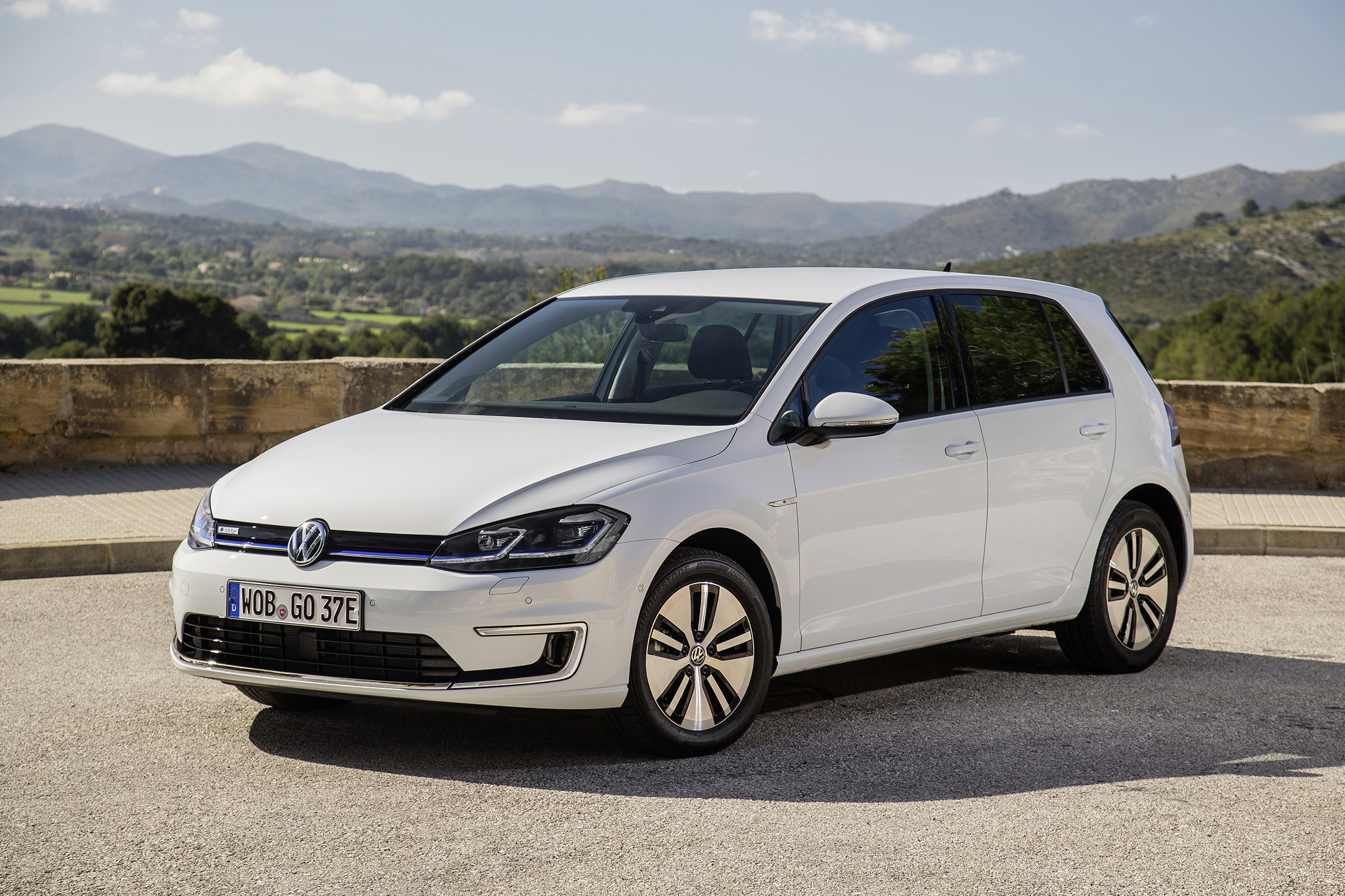 Volkswagen eGolf hatchback 2020 review Carbuyer