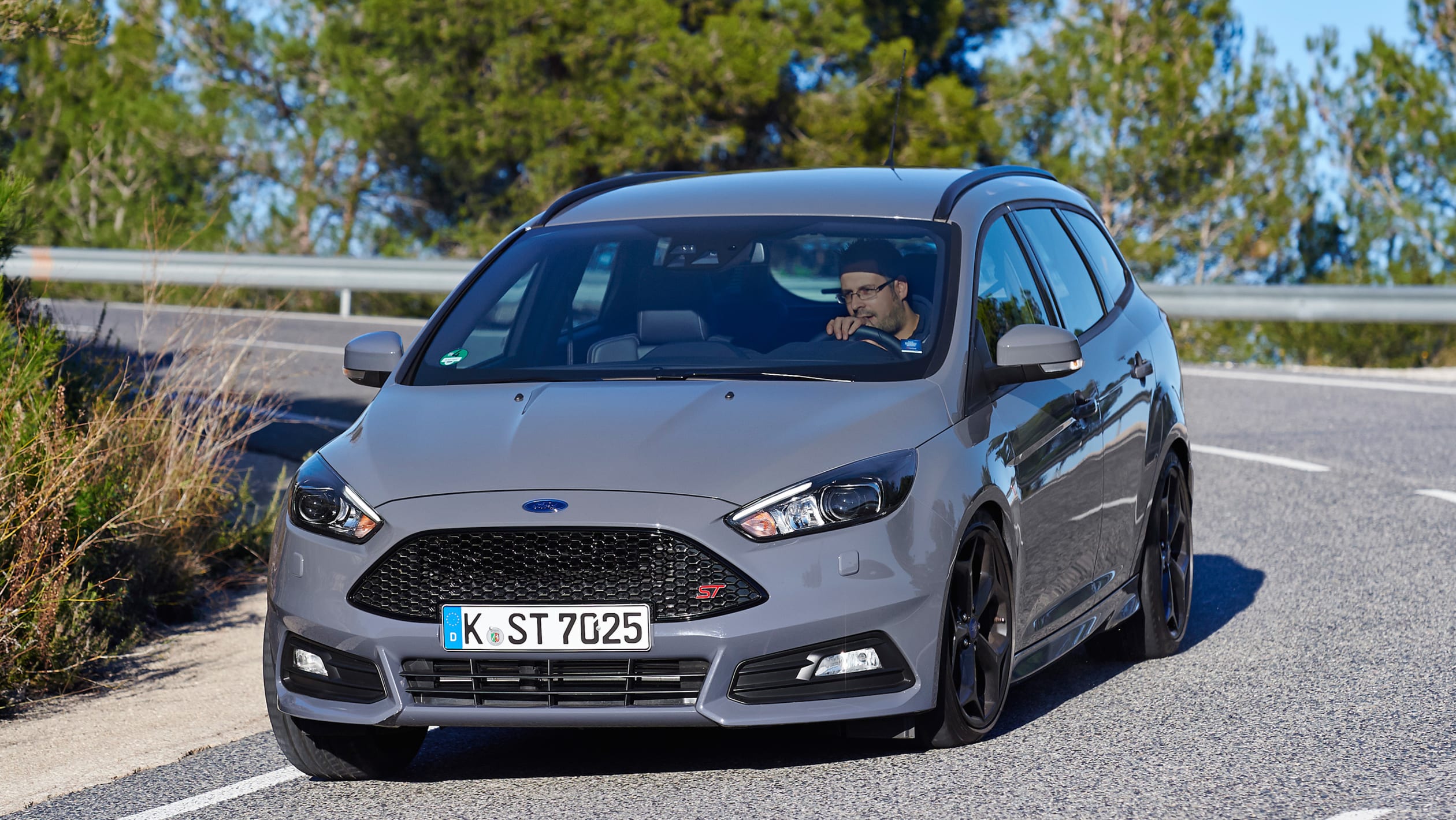 Ford Focus ST estate pictures Carbuyer