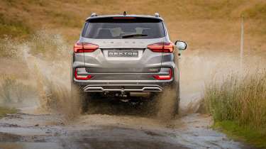 KGM Rexton rear water splash