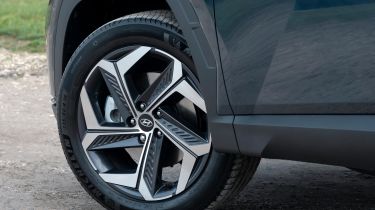Hyundai Tucson SUV alloy wheels