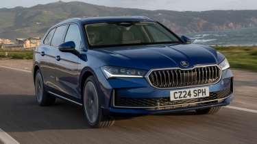 2024 Skoda Superb iV cruising