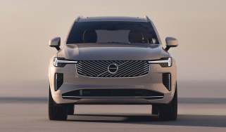 2024 Volvo XC90 head on