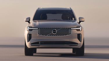 2024 Volvo XC90 head on