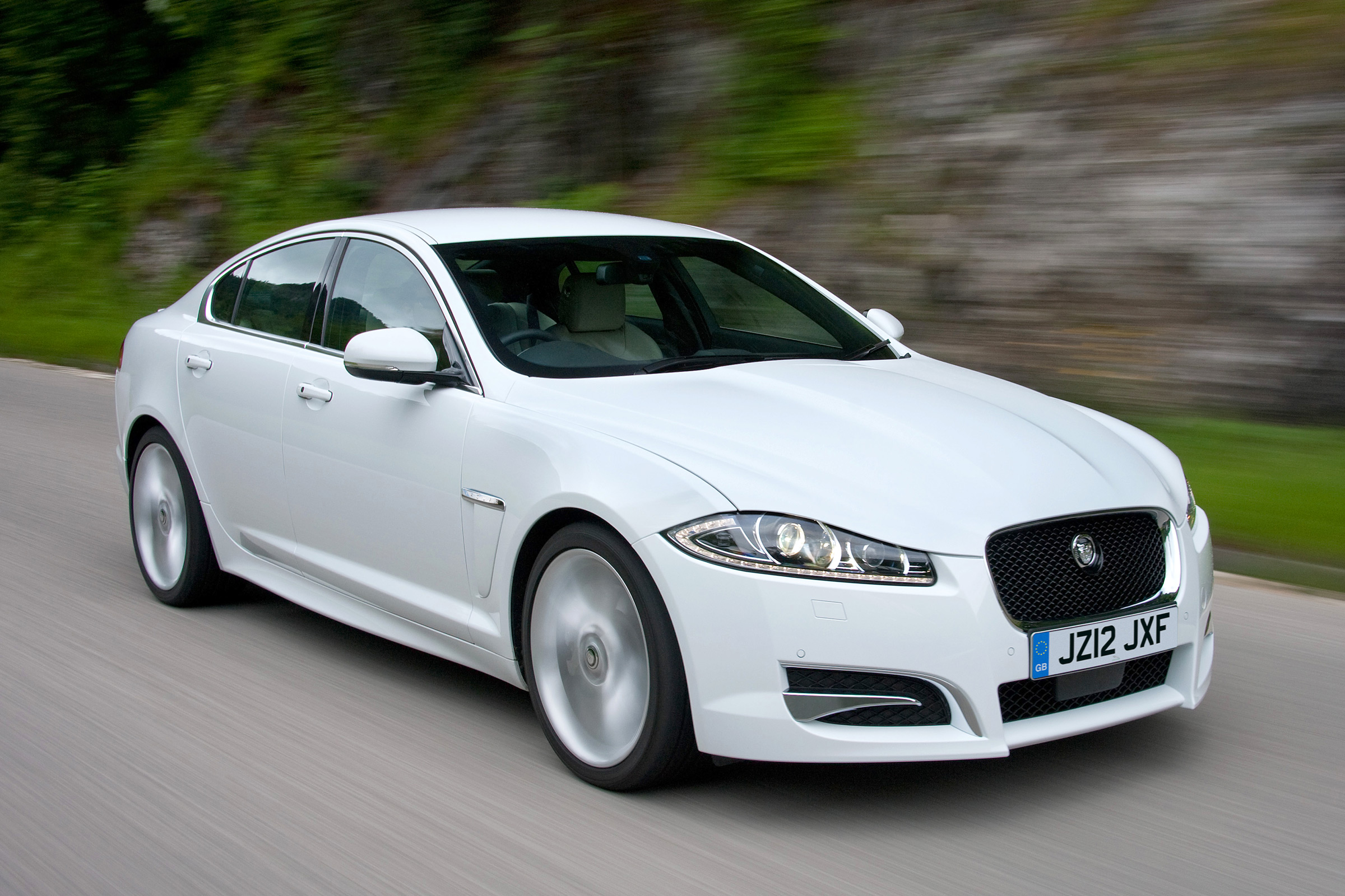 Jaguar XF saloon pictures | Carbuyer