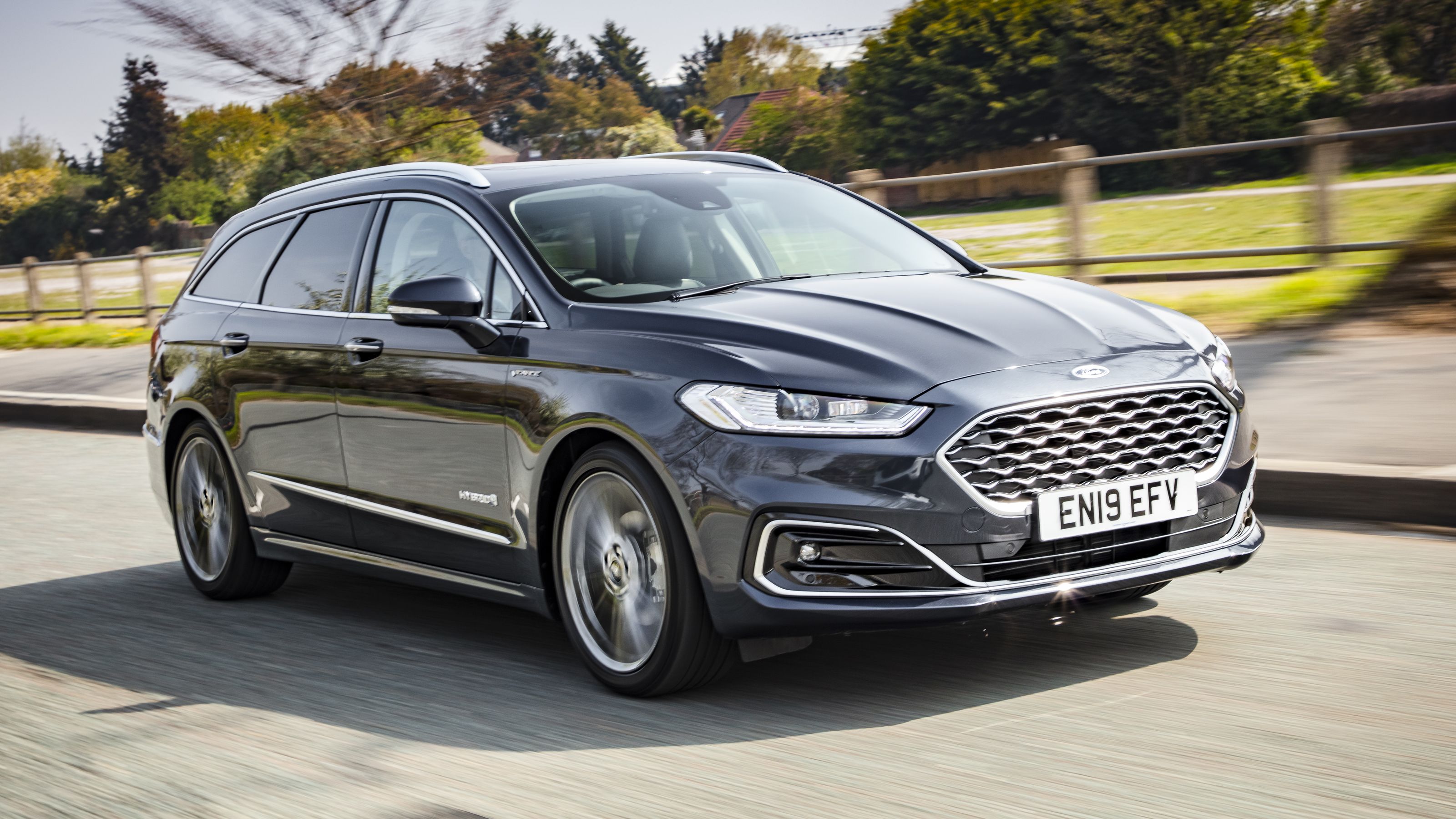 Ford Mondeo Estate review gallery Carbuyer