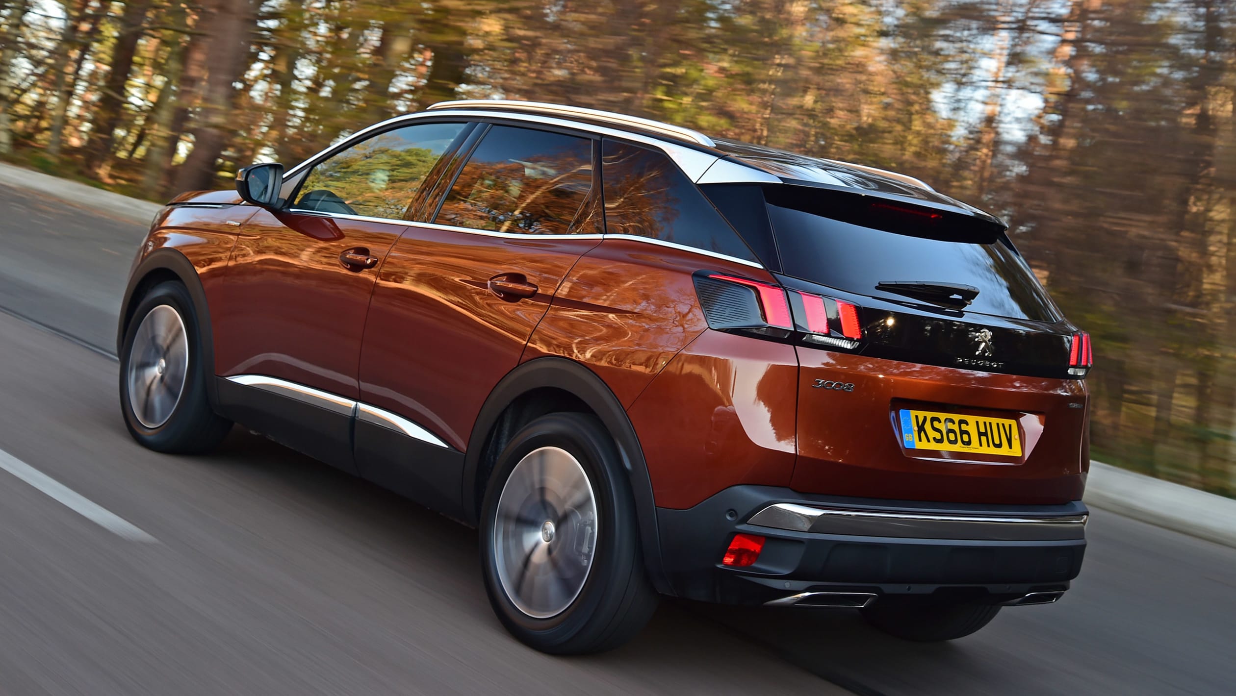 Peugeot 3008 SUV 2017 pictures Carbuyer