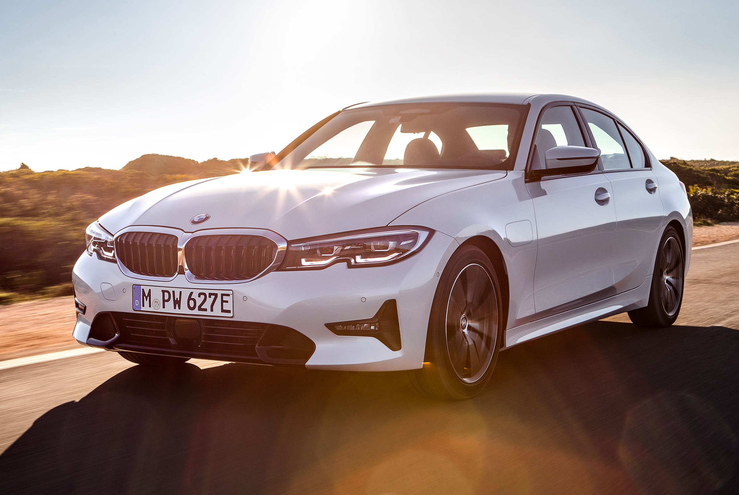 kraan Redenaar Doe het niet 2019 BMW 3 Series 330e plug-in hybrid: specs, price and on-sale date |  Carbuyer