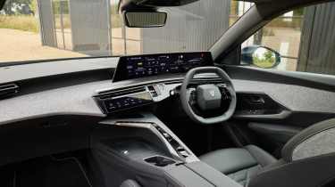 Peugeot E-5008 interior