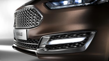 Ford Mondeo Vignale saloon 2015 front