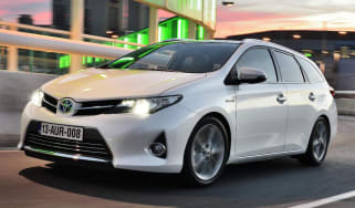 Toyota Auris Touring Sports 2013 front quarter