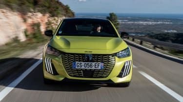 Peugeot E-208 front tracking
