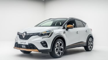 2020 Renault Captur - front 3/4 studio shot 