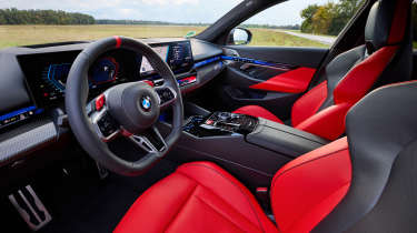 BMW M5 Touring side interior