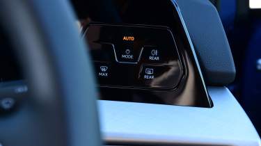 Volkswagen Golf facelift dashboard