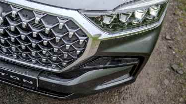 KGM Rexton grille