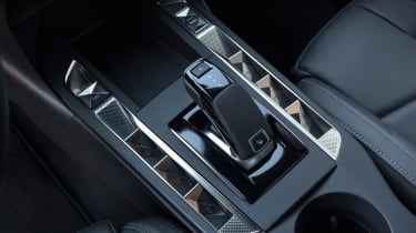 DS 3 Crossback 2019 interior gearbox