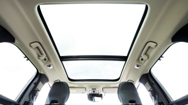 Volvo V90 Cross Country panoramic sunroof