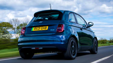 Fiat 500 electric rear 3/4 tracking