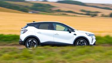 Renault Captur side panning