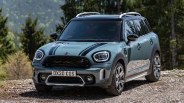 Facelifted 2020 MINI Countryman Cooper S - static front 3/4
