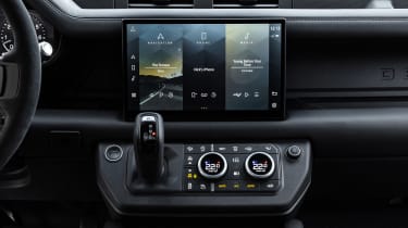 Land Rover Defender V8 touchscreen