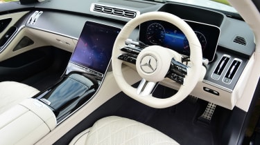 Mercedes S-Class saloon steering wheel