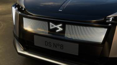 DS No8 front grille