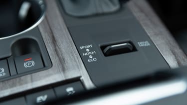 Toyota Highlander SUV centre console