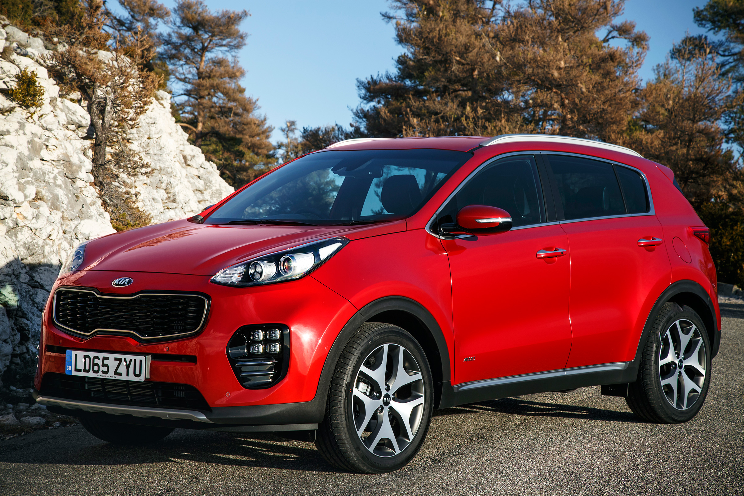 New Kia Sportage SUV pictures Carbuyer