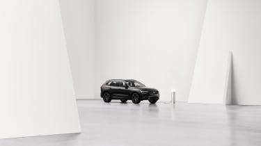 Volvo XC60 Black Edition front quarter view