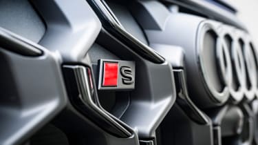 Audi SQ5 grille