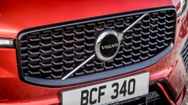 Volvo XC60 Recharge hybrid grille