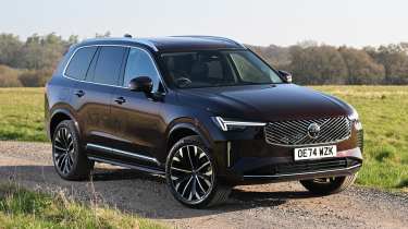 Volvo XC90 facelift UK front 3/4 static