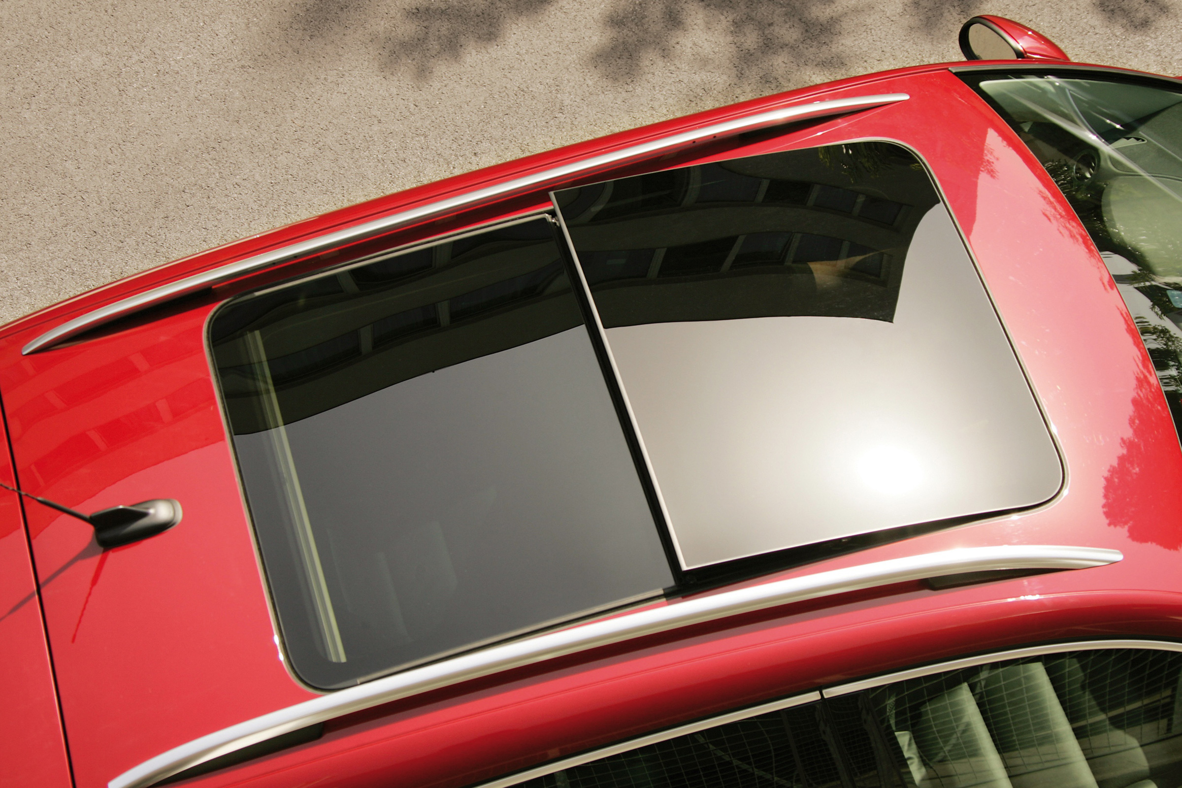 Тигуан люк. Фольксваген Тигуан с панорамной крышей. Volkswagen Tiguan с панорамной крышей. Фольксваген Тигуан панорамный люк. Панорамная крыша Тигуан 2.