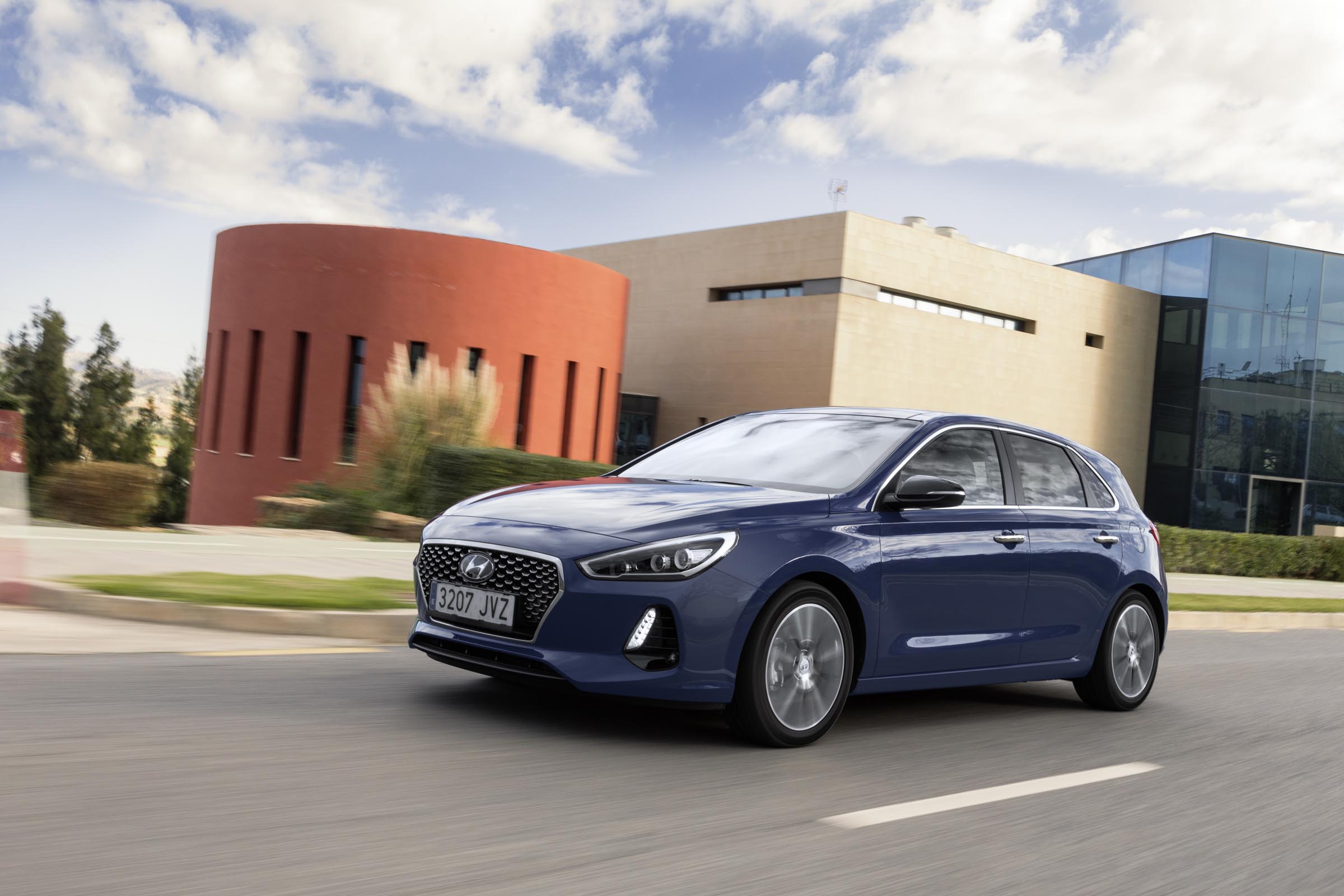 2017 Hyundai i30 hatchback pictures Carbuyer